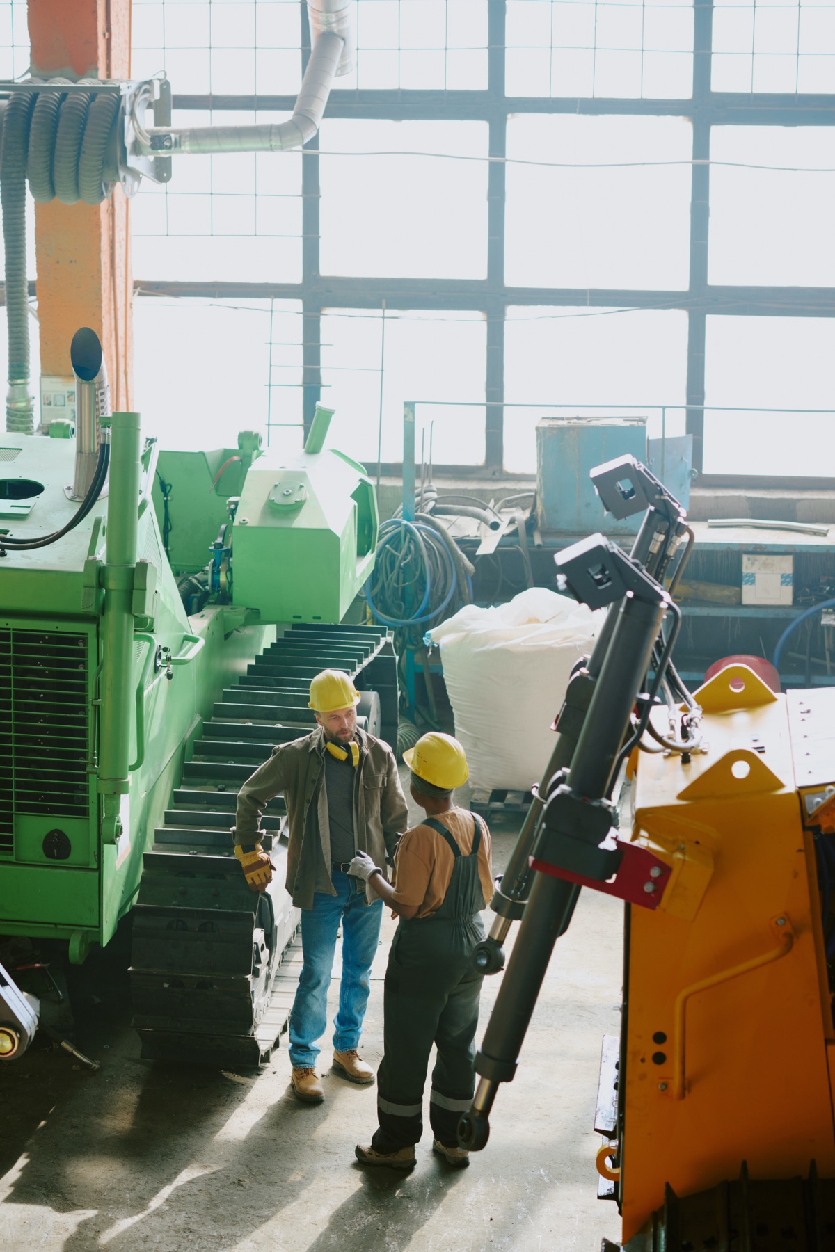 Personal de Waribied en planta industrial